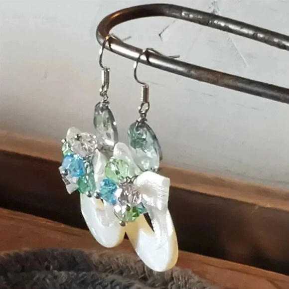 Handcrafted Retro Pearl Shell Czech Crystal White Satin Bows Dangle Earrings - Picture 3 of 8